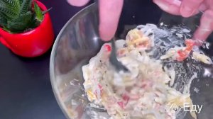 Салат "Морская фантазия". Многими любимый салат с красной рыбой, кальмарами и креветками