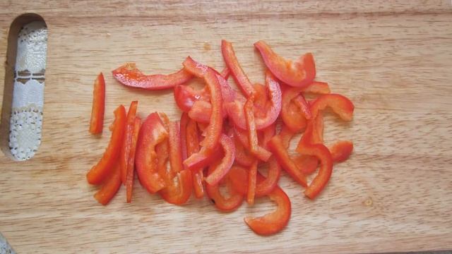 Недорогая пицца в микроволновке на готовом тесте (готовой основе), быстро и вкусно смотреть онлайн