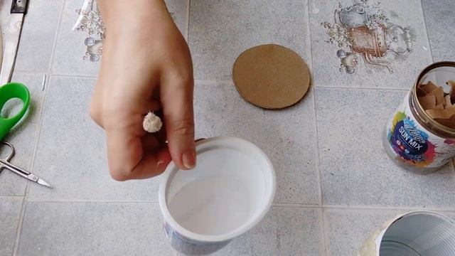 Не выбрасывайте железные банки. Идея переделки банки от горошка. смотреть онлайн