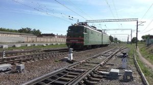 Электровоз ВЛ10У-076 (ТЧЭ-23) следует резервом.