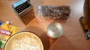 Самый вкусный салат из сыра фасоли и сухариков простейший рецепт!!!