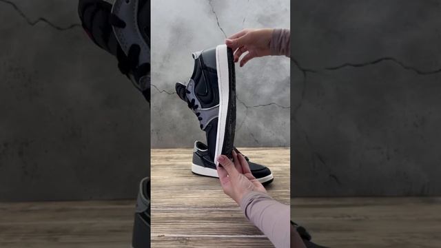 Nike Air Jordan 1 Low Чёрно/Серые смотреть онлайн