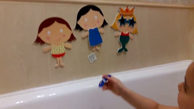 Lady Tamilla наряжает девочек в ванной. смотреть онлайн