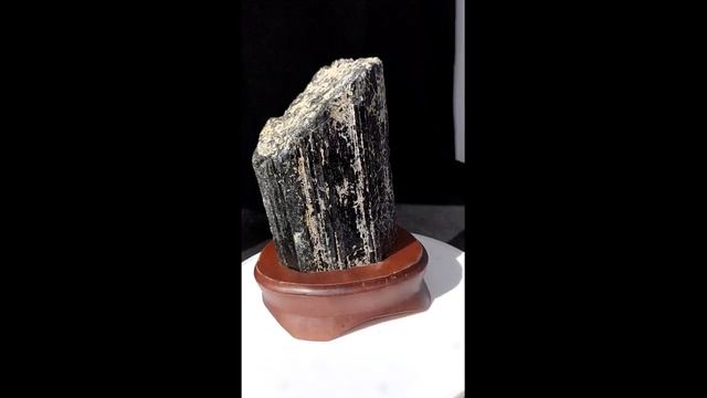 минерал Турмалин черный (Шерл) 7х7х14,5 см