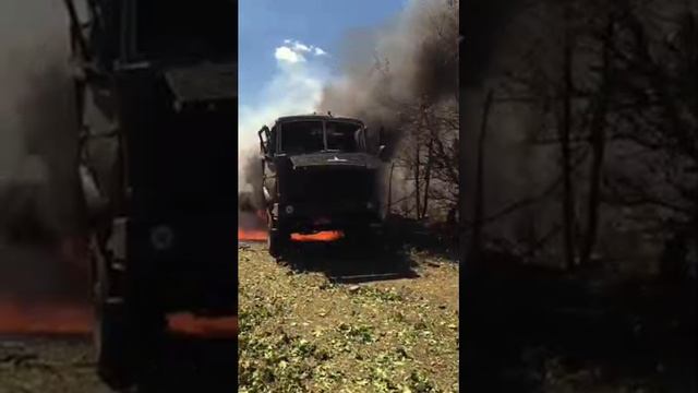 Подборка новых кадров со стороны противника. Уничтоженные грузовики ВСУ где-то на фронте