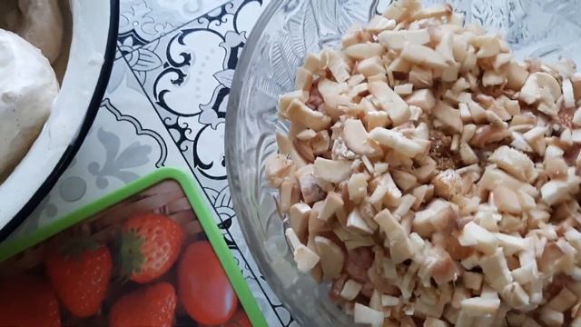 Фаршированные грибы в сметанном соусе | Как вкусно приготовить грибы шампиньоны