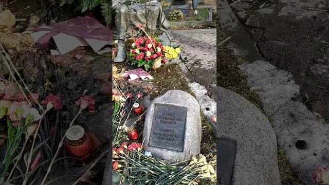 Могила Юрия Никулина на Новодевичьем кладбище в Москве.