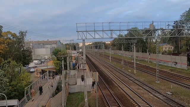 Играет музыка возле платформы Перловская смотреть онлайн