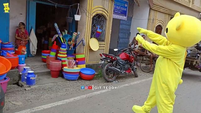 Teddy Bear Funny Bakchodi on Market place || Public Place Funny Dance || Git Teddy смотреть онлайн
