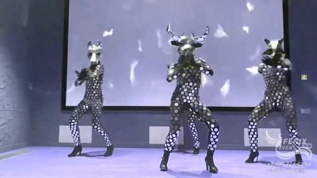 Заказать артистов в зеркальных костюмах на праздник, свадьбу, юбилей и корпоратив в Москве