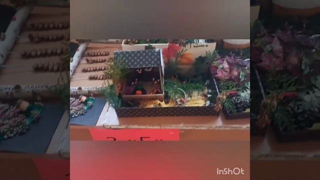 Гжельская школа . Выставка поделок из природных материалов 