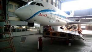 Ангар НАУ, Як-42, уборка и выпуск шасси