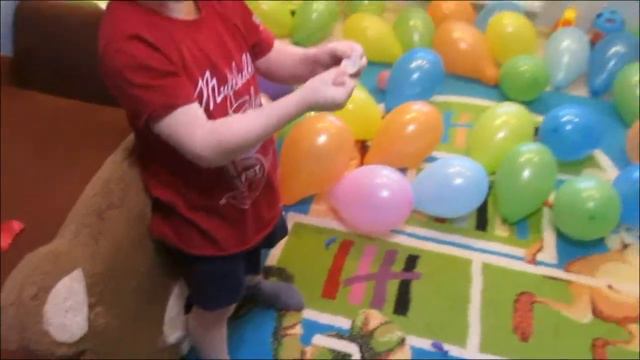 Бонстики #Бонстики залипли в шариках #Лопаем много воздушных шариков смотреть онлайн