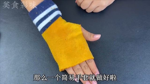 我家廢舊襪子從來不扔，只需剪一刀，立馬變廢為寶，全家人都搶著用，快試一試 ， Life Hacks scrap socks ，#废旧袜子， tips смотреть онлайн