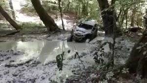 BRP Maverick x3 прорывается сквозь грязищу в лесах Сочи.