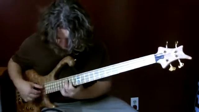 Играет на «Bass Guitar» смотреть онлайн