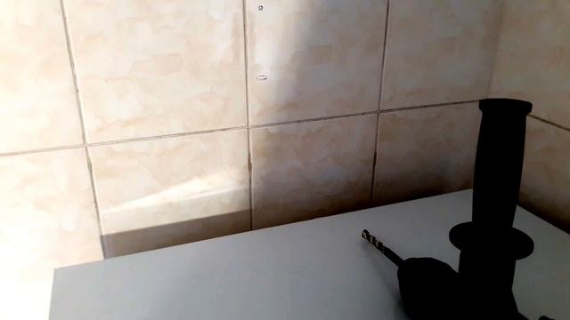 Как прикрепить плоский телевизор на стену?