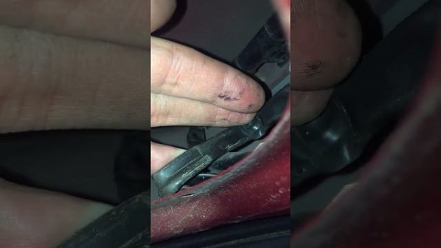 Установка задних динамиков для Дайхатсу Сирион (Тойота Пассо)