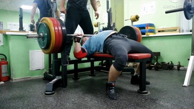 Жим лёжа 220 под команды с хорошей паузой смотреть онлайн