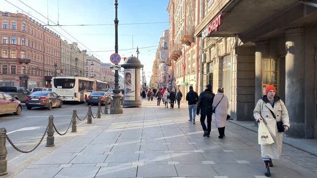Прогулка по весеннему Питеру. Весь Невский проспект ( A walk through spring St. Petersburg) смотреть онлайн