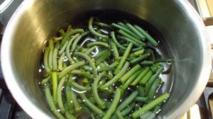 Яичница на сале с чесночными стрелками