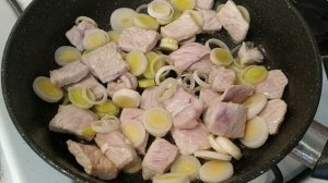 Как приготовить лук порей с мясом