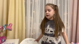 Алиса зайчик сделала бумажную комнату тока бока?