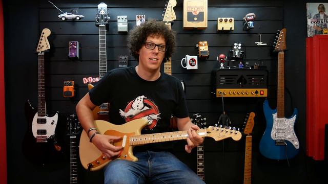 FENDER PLAYER DUO-SONIC 2020 in GOLD - Unboxing, First Impressions and some bad news... смотреть онлайн