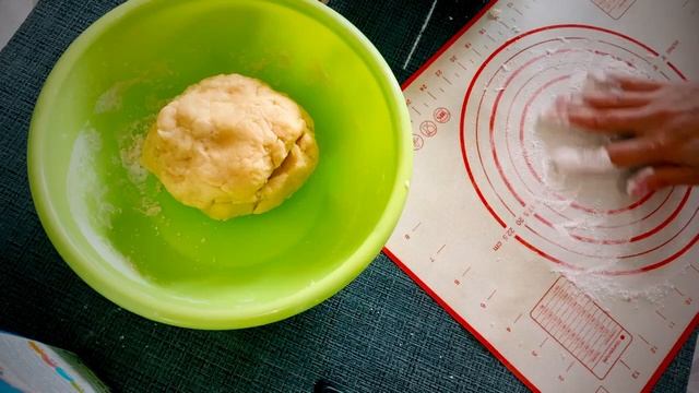 ВКУСНЕЙШИЕ СОЧНИ С ТВОРОГОМ/СОЧНИКИ/ПЕСОЧНОЕ ТЕСТО смотреть онлайн