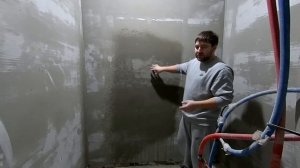 Подготовка стен под керамогранит. Цены на штукатурку в санузле. Проверка качества стен под плитку