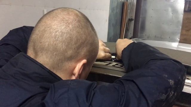 BMW E46 СНОВА СЛОМАЛАСЬ. ЗАМЕНА ОСВЕЩЕНИЯ НОМЕРНОГО ЗНАКА смотреть онлайн