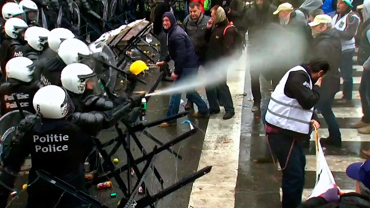 Митинги протеста жесточайшим образом подавляются в демократических странах Запада