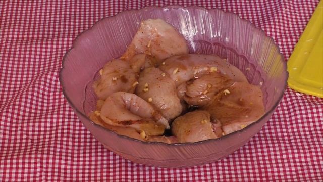 СОЧНАЯ КУРИЦА НА ГРИЛЕ смотреть онлайн