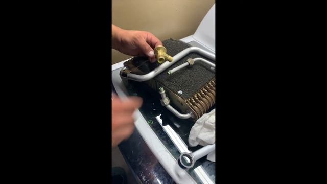 Episode 21 Big block Gmt-800 2500 Chevrolet Suburban AC Repair смотреть онлайн