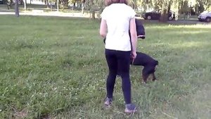 Ротвейлер, защита хозяйки.