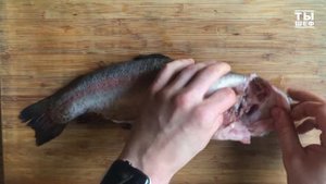 Как легко очистить речную форель от костей? Кулинарный лайфхак
