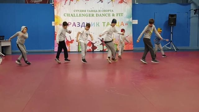 Брейк данс старшая группа с тренером Горминым Максимом (отчетный концерт 14.12.19) смотреть онлайн