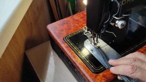 Как шьет кожу " Kohler 50 " ("Черная пантера"). ( редактор POCO x5 Pro ). Швейная машина.