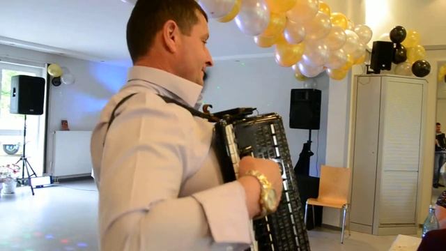 Игра на аккордеоне Музыкант Андрей смотреть онлайн