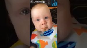 Мама поет Малыш плачет