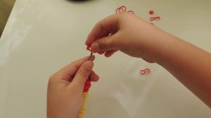 Как сделать брелок из резинок легко и быстро