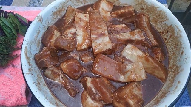Свиные рёбра в супер соусе на мангале. смотреть онлайн