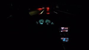 Dodge Challenger SRT8 ночью на автобане POV