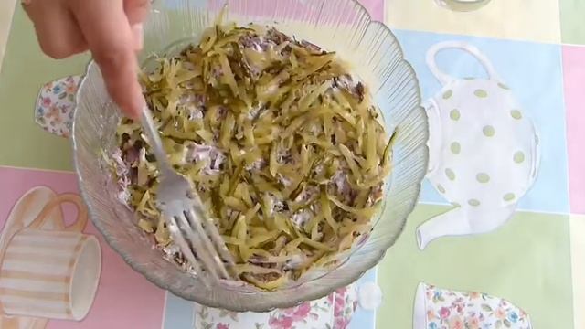 Салатик "Рыбки в пруду" со шпротами