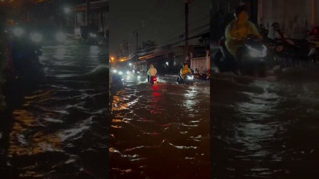 Столицу Таиланда Бангкок сегодня сильно подтопило