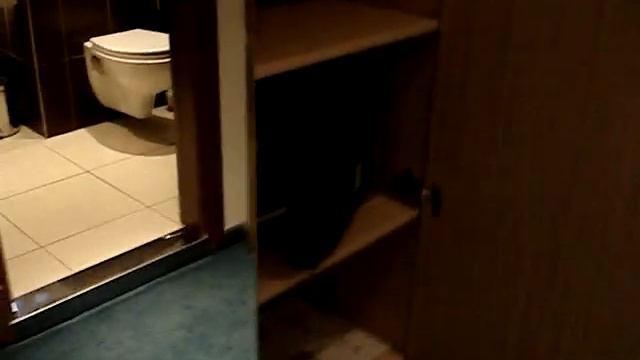 Смешные рукавицы в отеле, для чего они?! смотреть онлайн