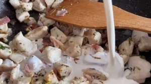 Фетучини с курицей и беконом в сливочном соусе