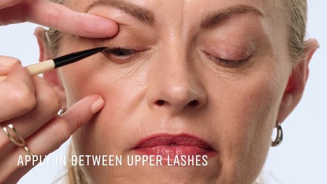 ARTISTRY 101: Makeup For Hooded Eyes | Eye Makeup Tutorials | Bobbi Brown Cosmetics смотреть онлайн