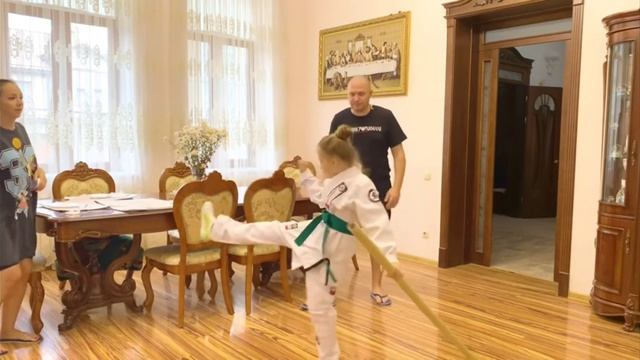 Папа Отдал Валенсию на Карате! - ПРАНК Валенсия Лаки ☘ #4 [25.09] [2022] смотреть онлайн