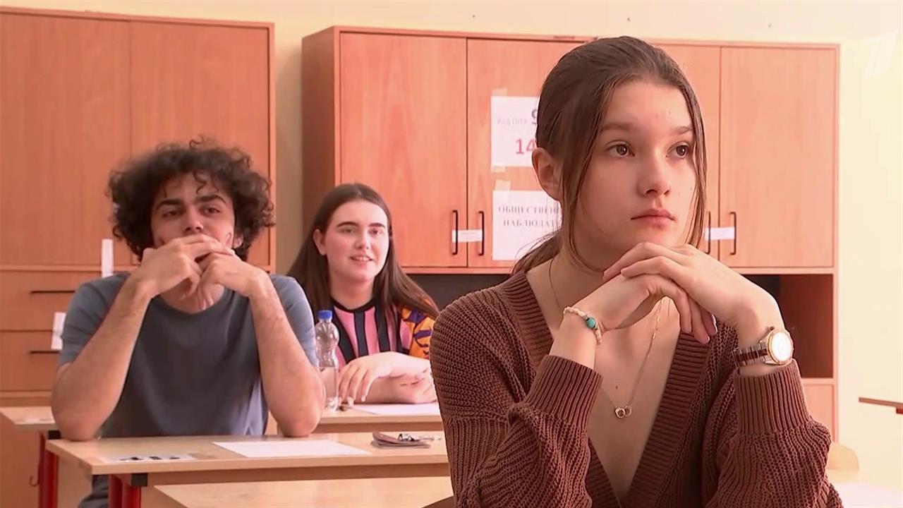 Российские школьники сдают Единый государственный экзамен по русскому языку